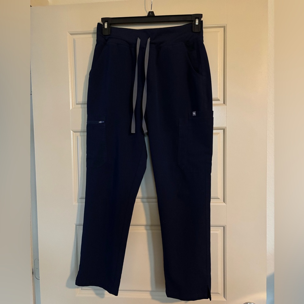 Figs Navy High Waisted Yola Skinny Scrub Pant in Medium Petite